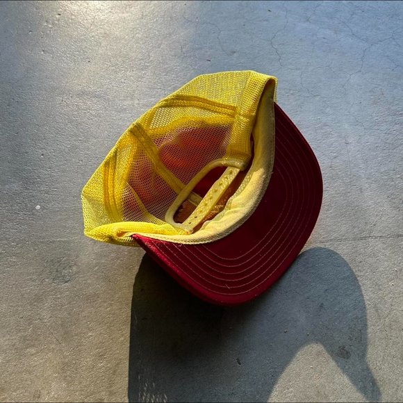 VNTG 1980S 'TORCH' VICTORY CAPS 6-PANEL RED & YELLOW MESH TRUCKER HAT ONE SIZE - Picture 2 of 4